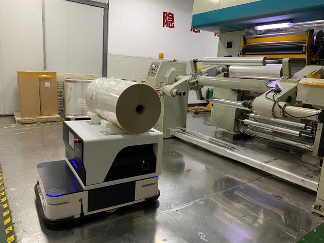 上下料机器人 >印刷业自动化上下料机器人采用工业级视觉导航,无需对